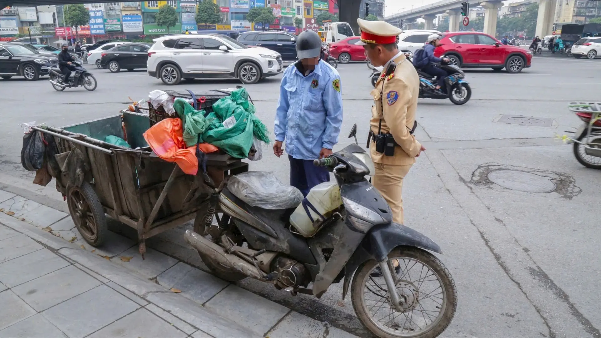 Xử lý xe chở hàng cồng kềnh trên địa bàn Thủ đô